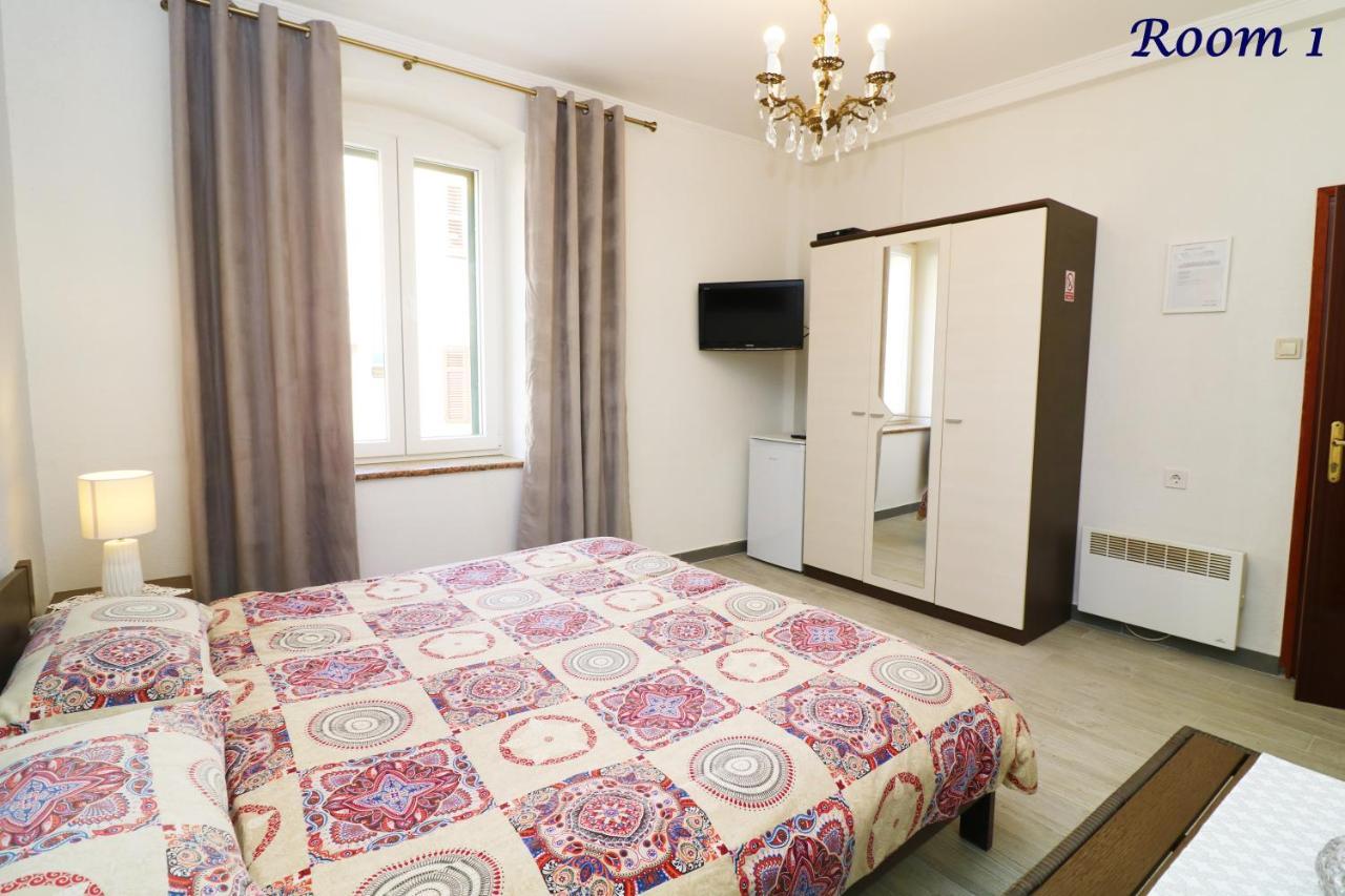 Old Town Rooms And Apartment Poreč Eksteriør bilde