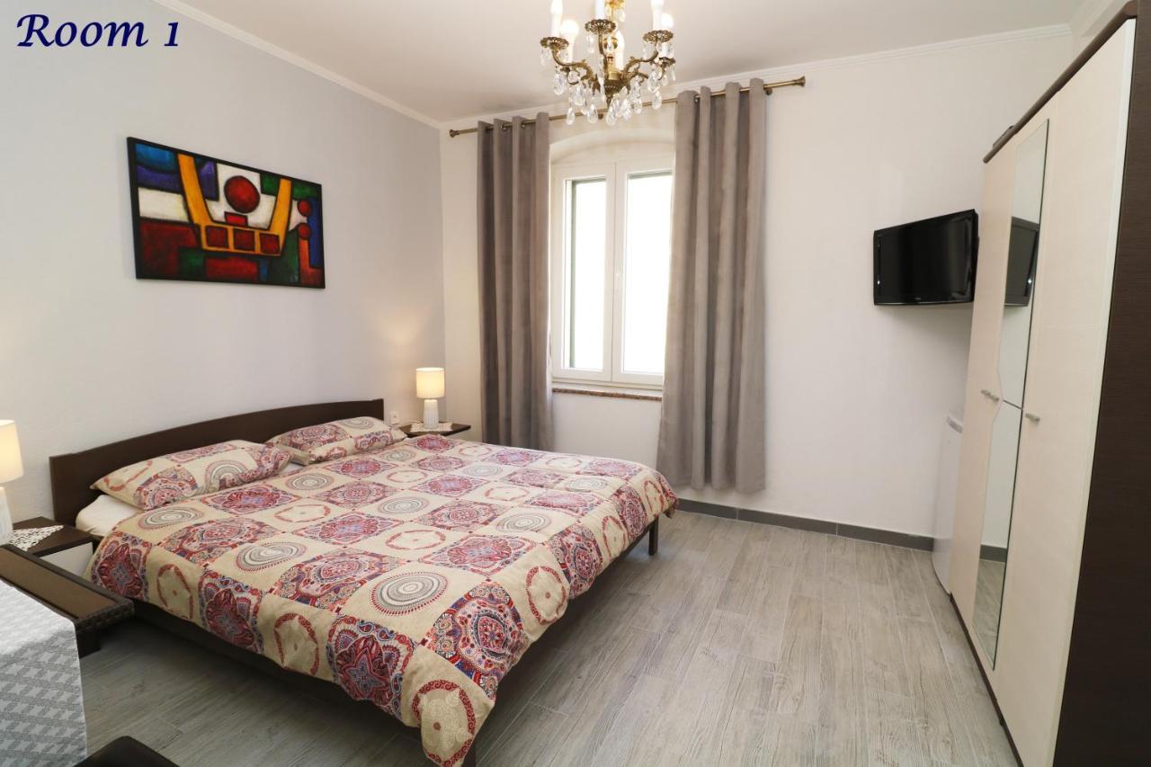 Old Town Rooms And Apartment Poreč Eksteriør bilde